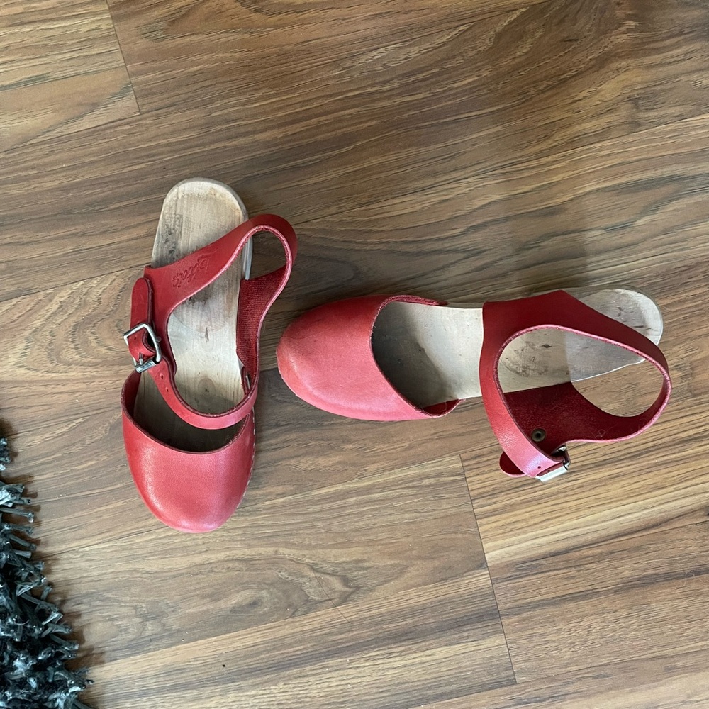 Lotta from stockholm red maryjane clogs